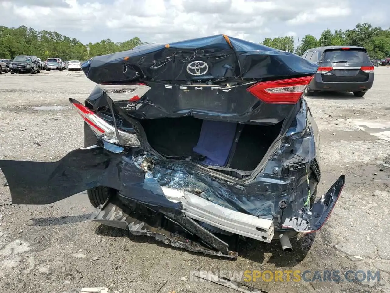6 Photograph of a damaged car 4T1A11AK7LU887161 TOYOTA CAMRY 2020