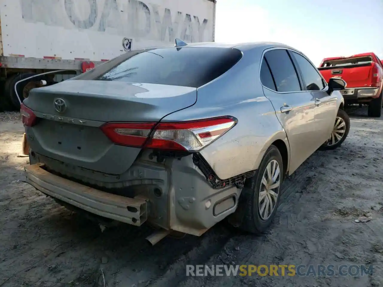 4 Photograph of a damaged car 4T1A11AK7LU939081 TOYOTA CAMRY 2020