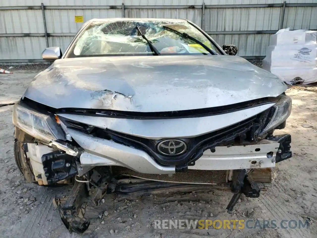 9 Photograph of a damaged car 4T1A11AK7LU939081 TOYOTA CAMRY 2020