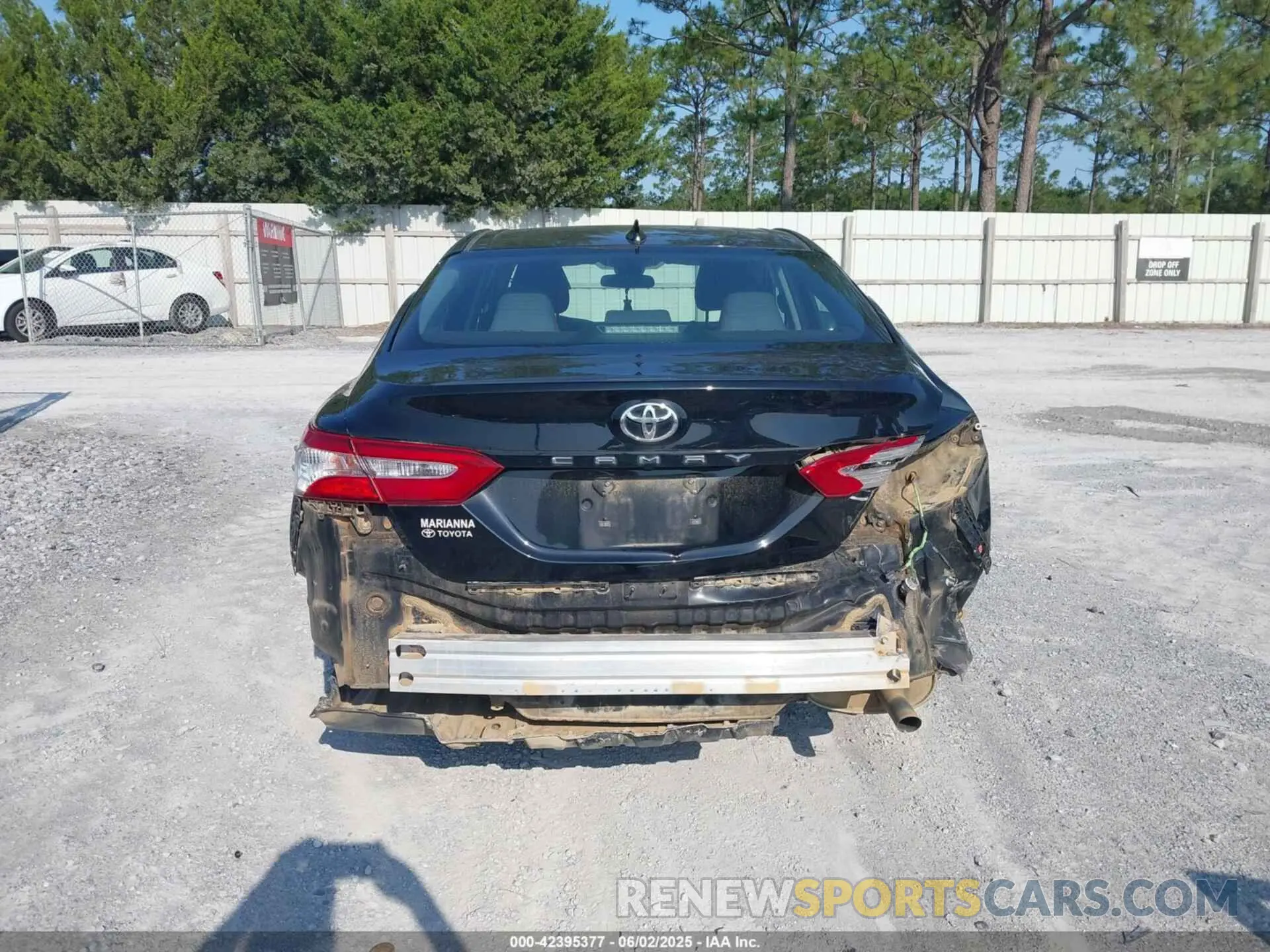 16 Photograph of a damaged car 4T1A11AK8LU972879 TOYOTA CAMRY 2020