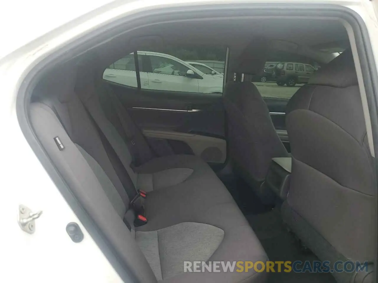 10 Photograph of a damaged car 4T1A11AK9LU992798 TOYOTA CAMRY 2020