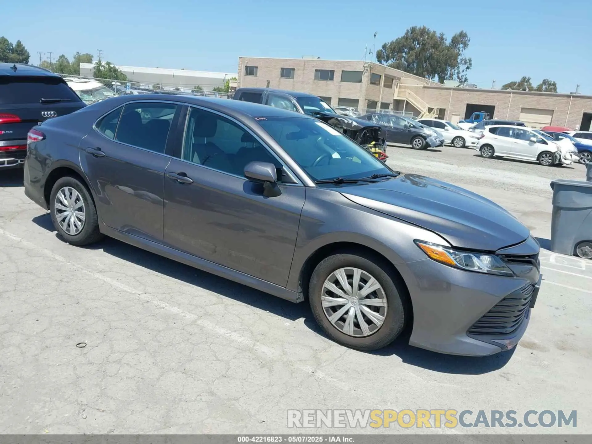 1 Photograph of a damaged car 4T1A11AKXLU882570 TOYOTA CAMRY 2020