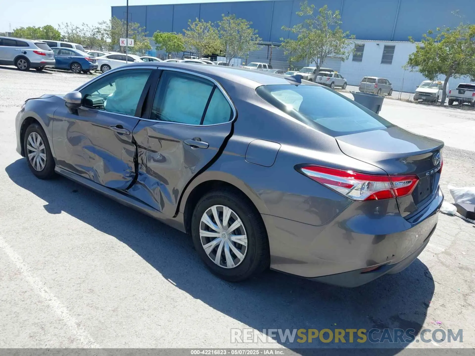 3 Photograph of a damaged car 4T1A11AKXLU882570 TOYOTA CAMRY 2020