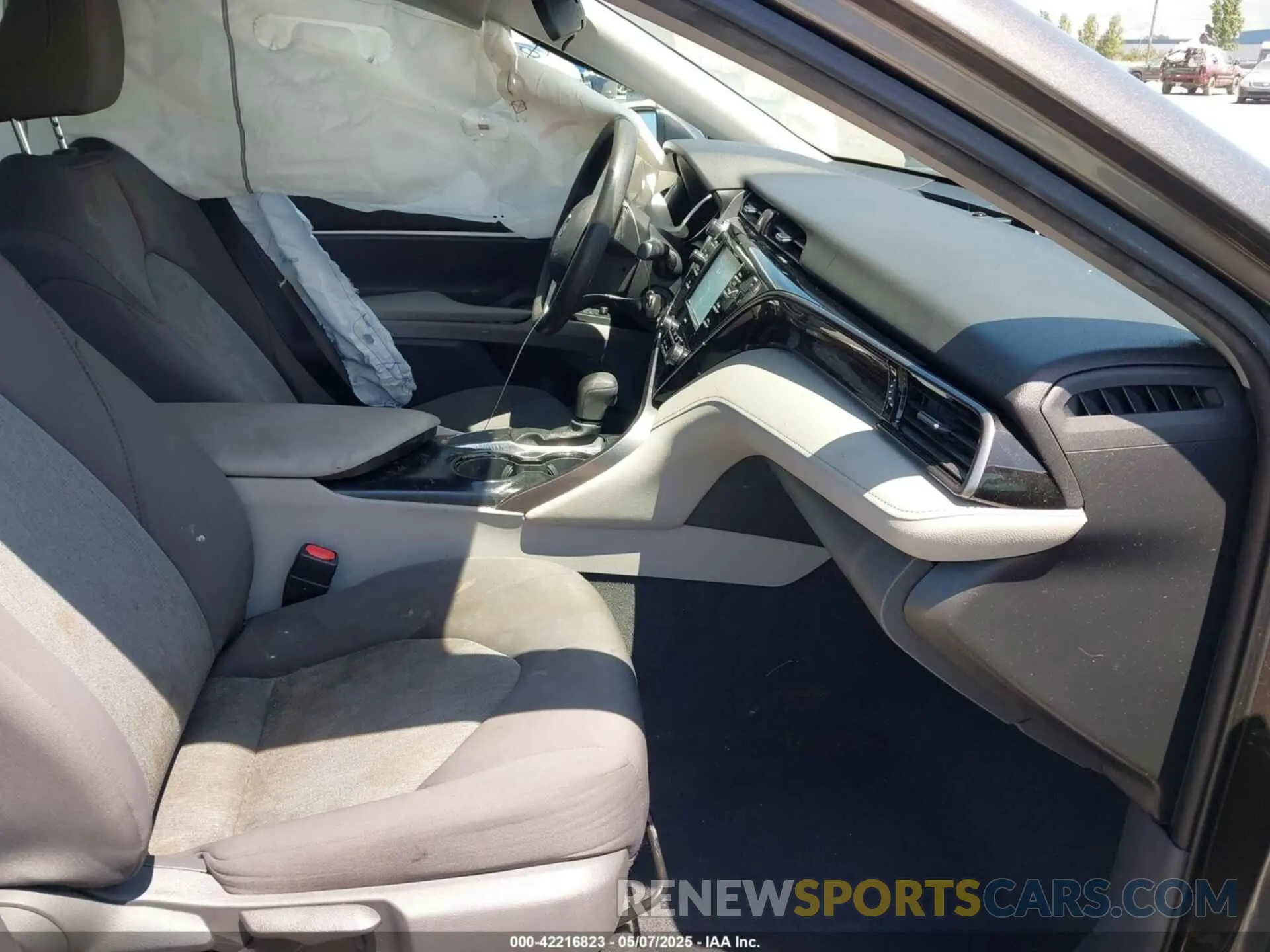 5 Photograph of a damaged car 4T1A11AKXLU882570 TOYOTA CAMRY 2020
