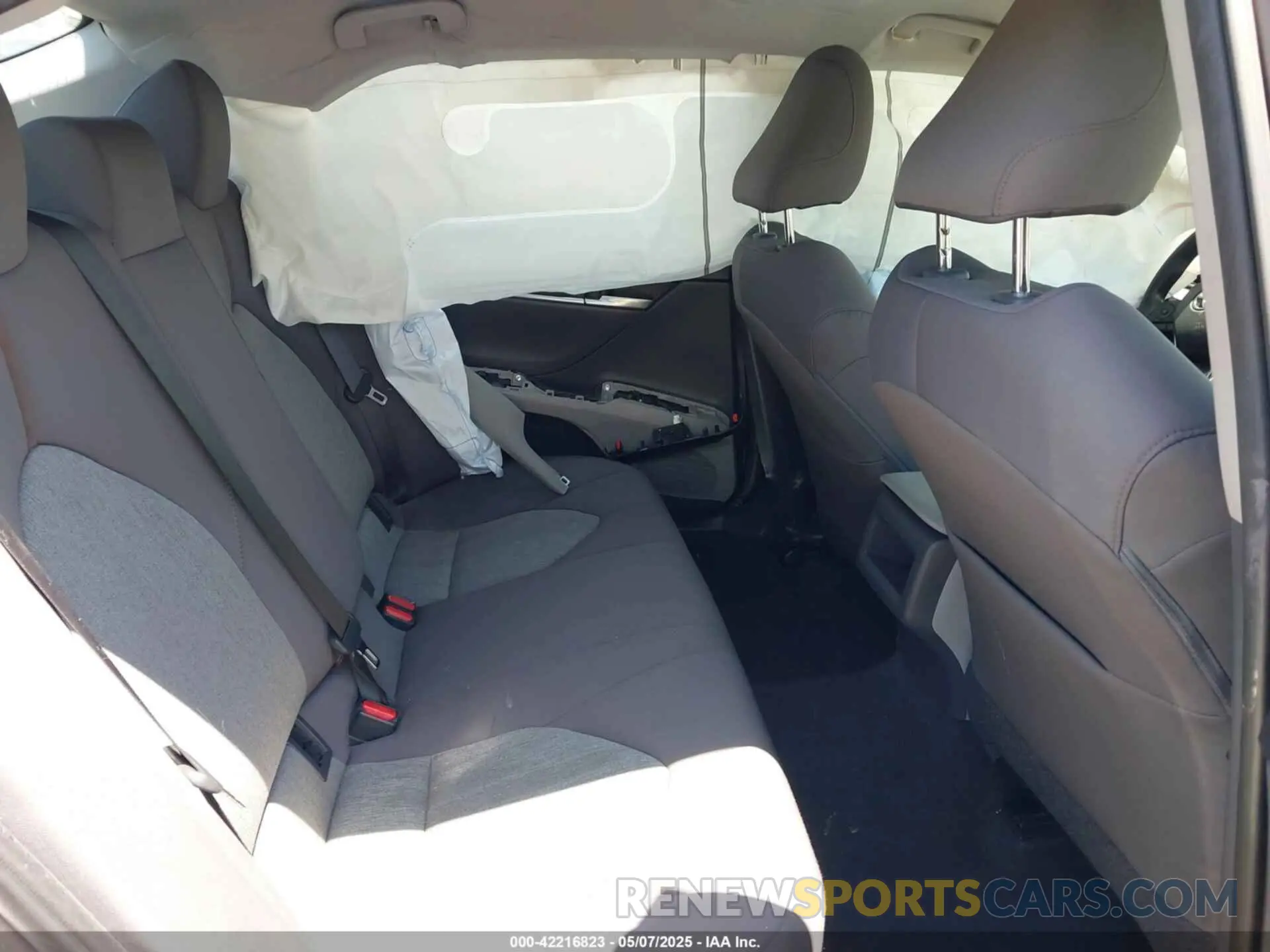 8 Photograph of a damaged car 4T1A11AKXLU882570 TOYOTA CAMRY 2020