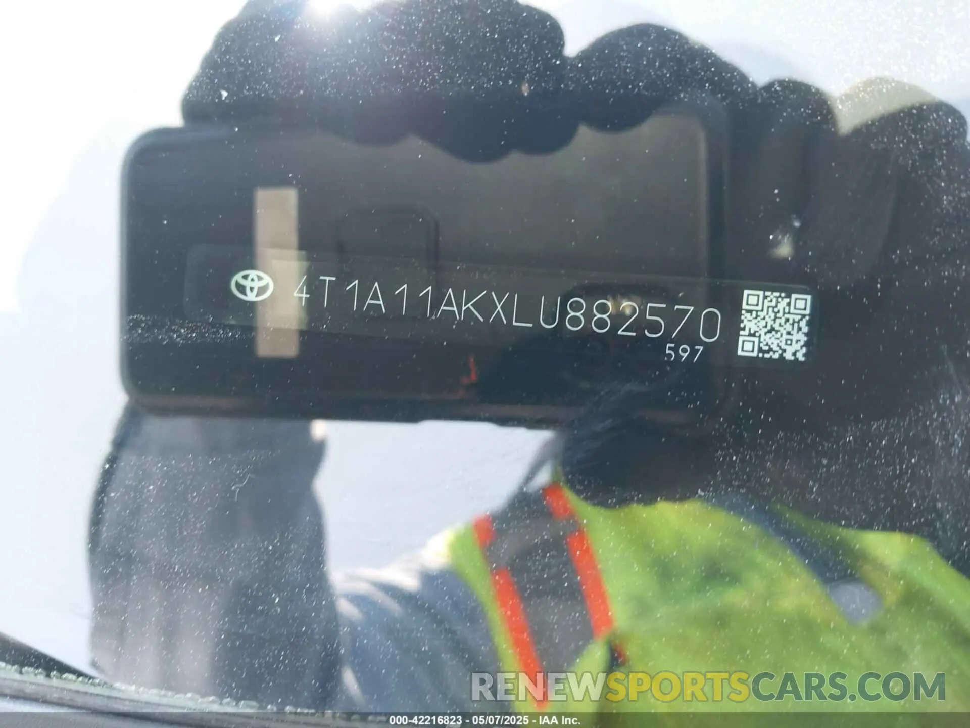 9 Photograph of a damaged car 4T1A11AKXLU882570 TOYOTA CAMRY 2020