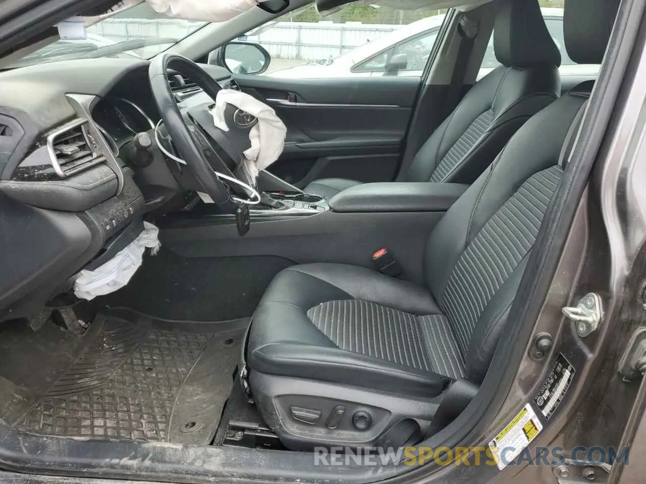 7 Photograph of a damaged car 4T1B21HK0LU522683 TOYOTA CAMRY 2020
