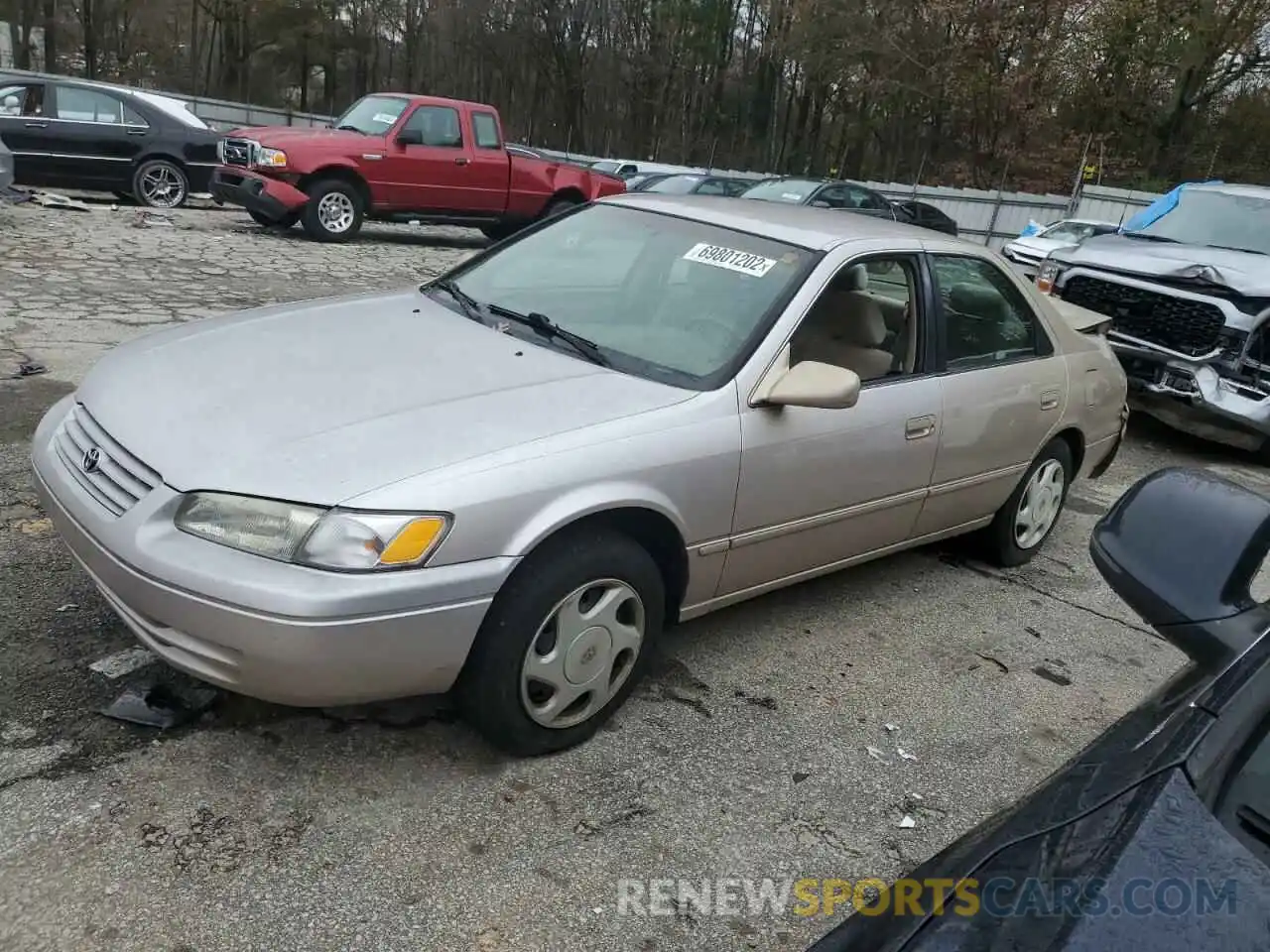 1 Photograph of a damaged car 4T1BF22K2VU911363 TOYOTA CAMRY 2020