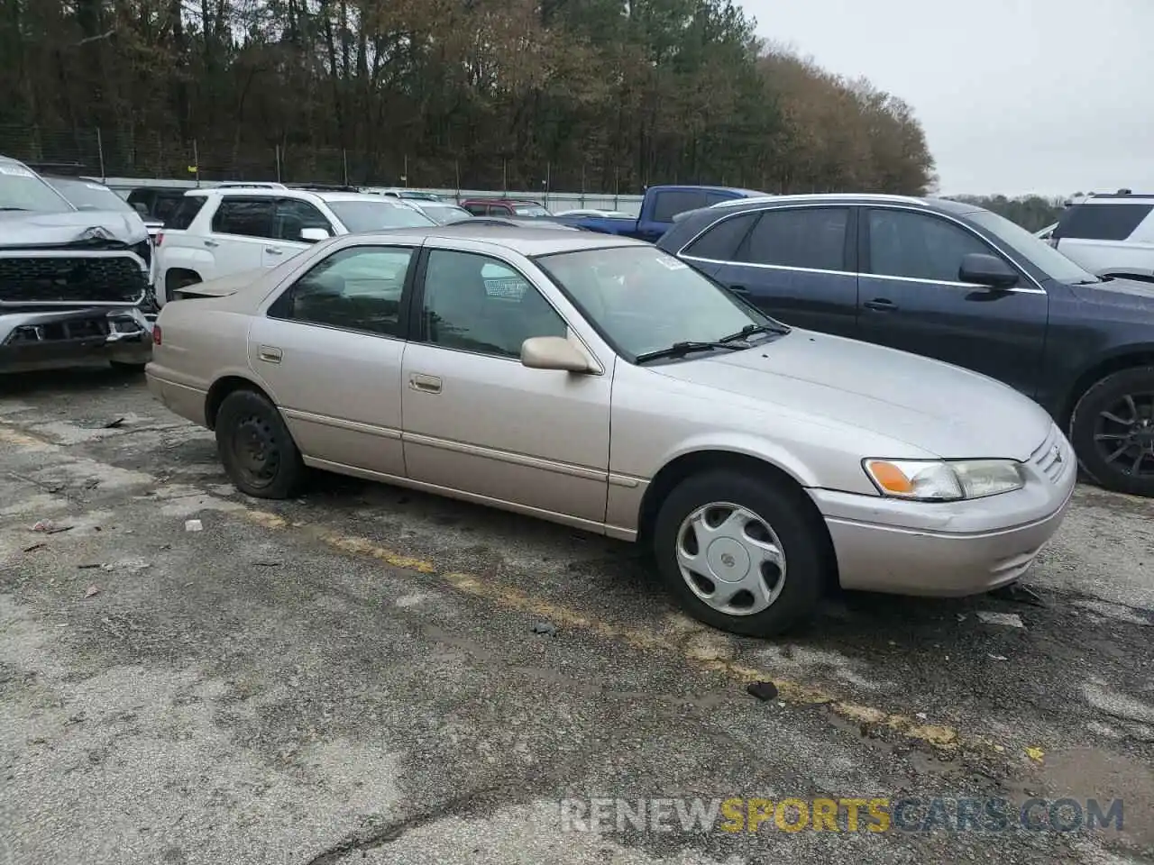 4 Photograph of a damaged car 4T1BF22K2VU911363 TOYOTA CAMRY 2020