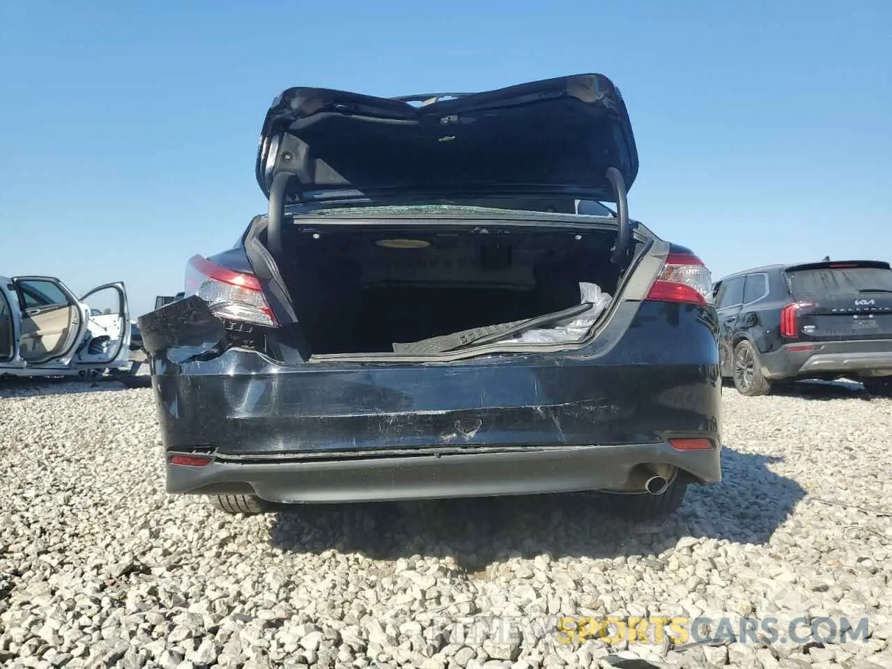 6 Photograph of a damaged car 4T1C11AK0LU325238 TOYOTA CAMRY 2020