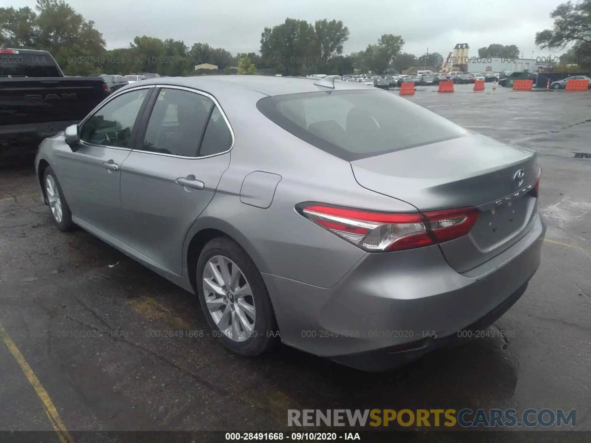 3 Photograph of a damaged car 4T1C11AK0LU331363 TOYOTA CAMRY 2020