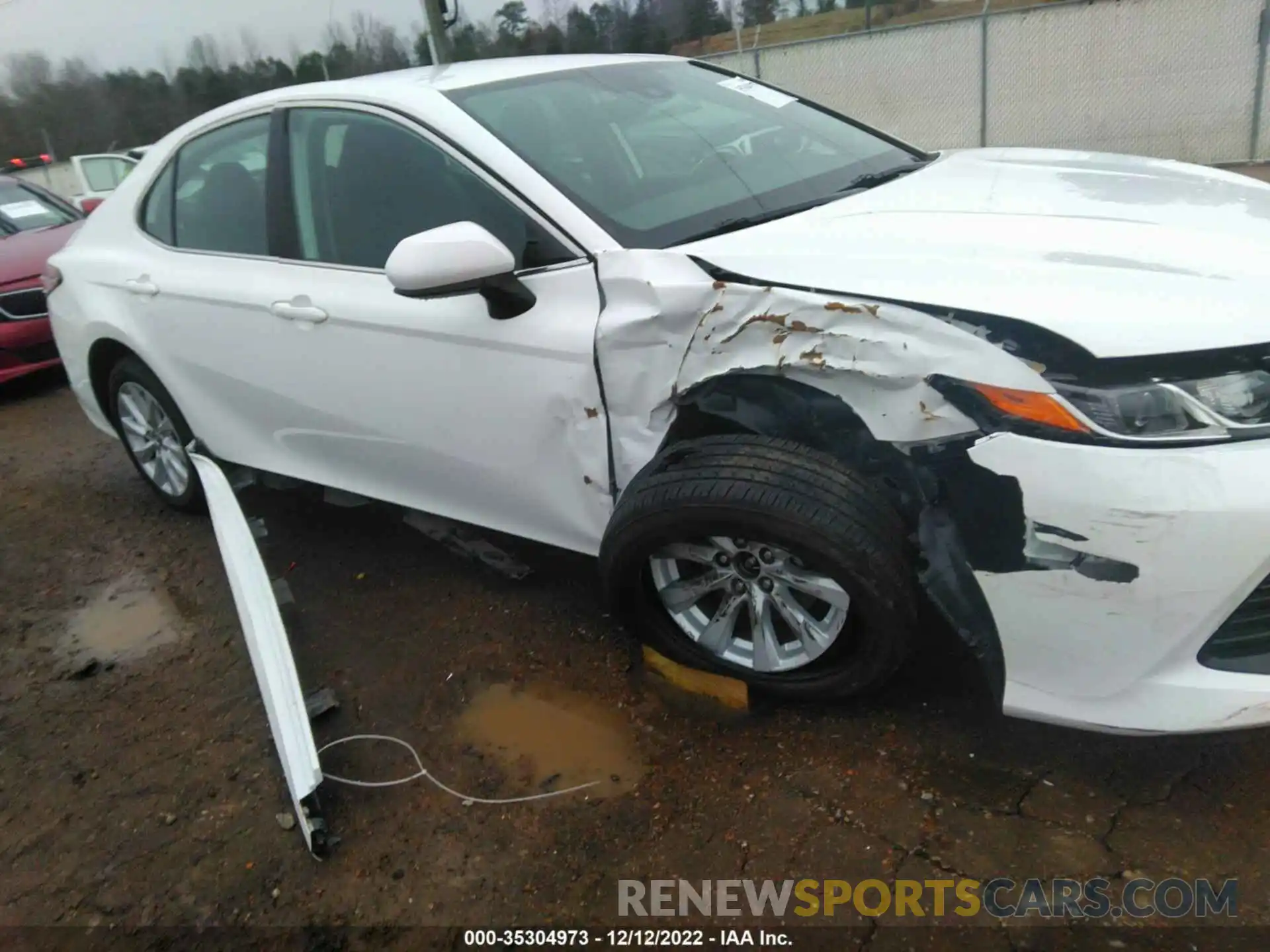 6 Photograph of a damaged car 4T1C11AK0LU332724 TOYOTA CAMRY 2020