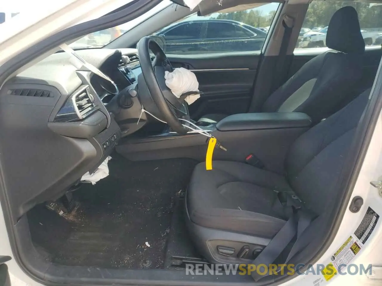 7 Photograph of a damaged car 4T1C11AK0LU347112 TOYOTA CAMRY 2020