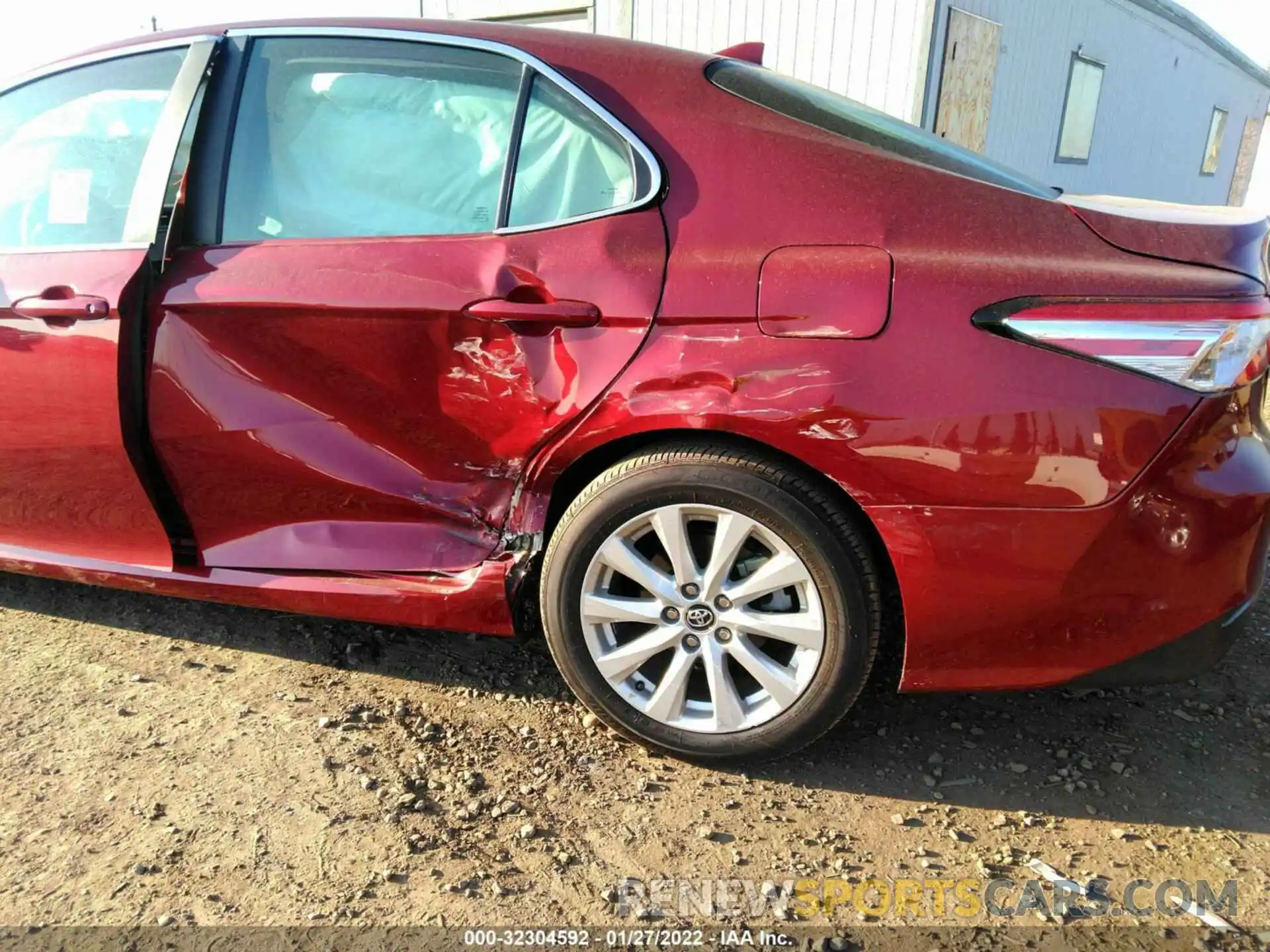 6 Photograph of a damaged car 4T1C11AK0LU352939 TOYOTA CAMRY 2020