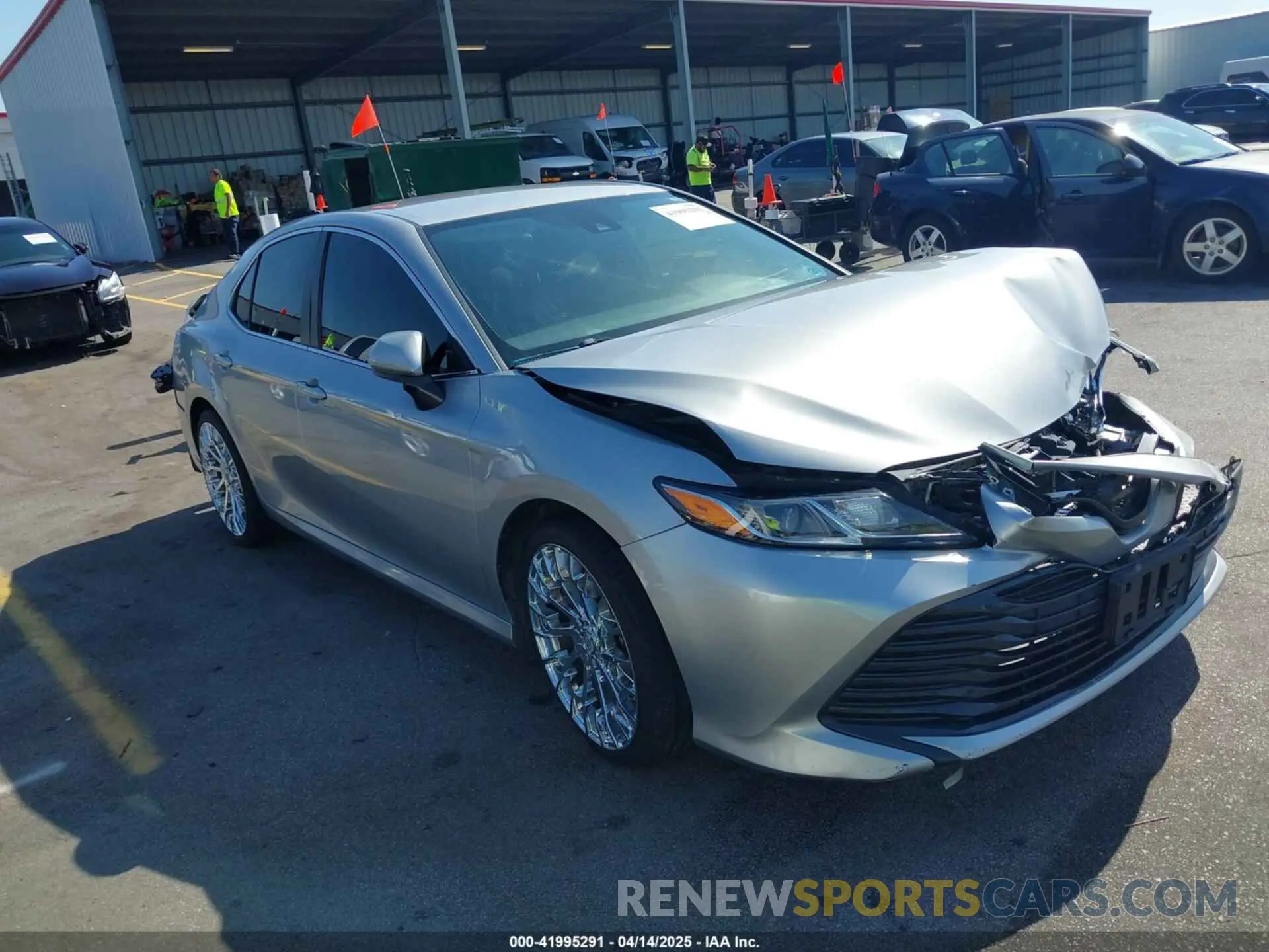 1 Photograph of a damaged car 4T1C11AK0LU357574 TOYOTA CAMRY 2020