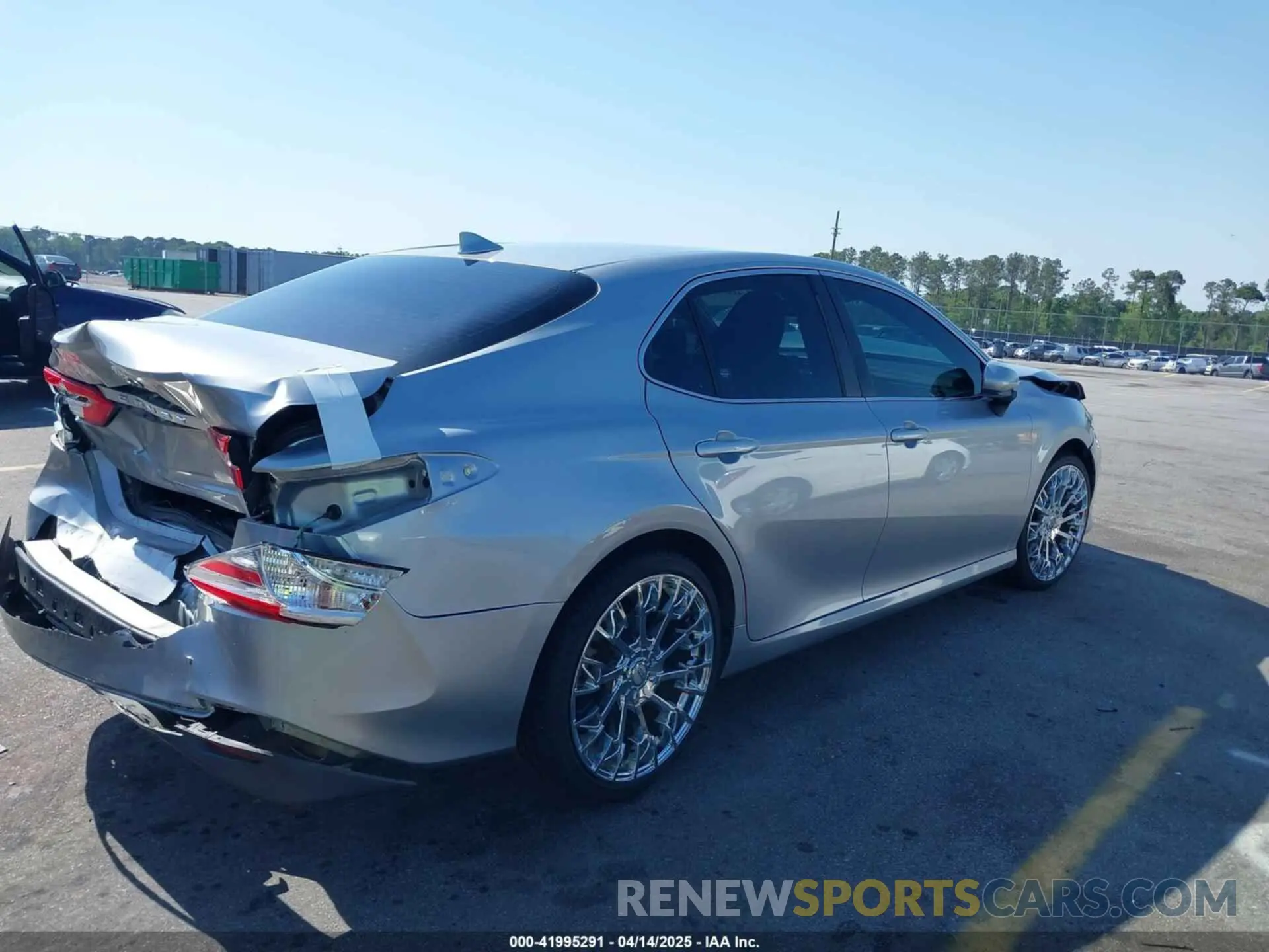 4 Photograph of a damaged car 4T1C11AK0LU357574 TOYOTA CAMRY 2020
