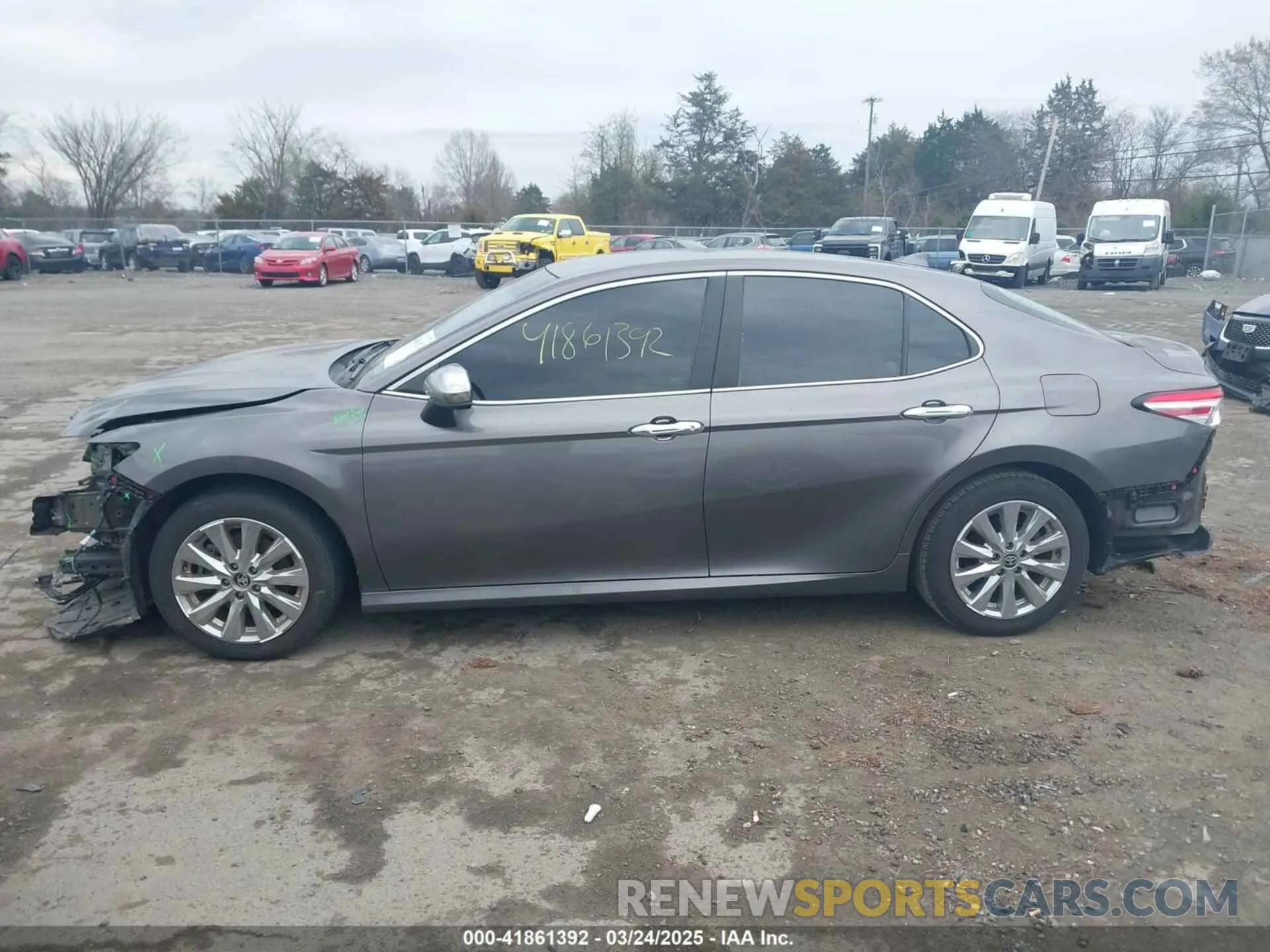 14 Photograph of a damaged car 4T1C11AK0LU400052 TOYOTA CAMRY 2020