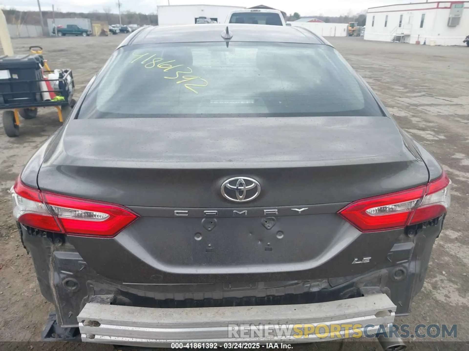 16 Photograph of a damaged car 4T1C11AK0LU400052 TOYOTA CAMRY 2020