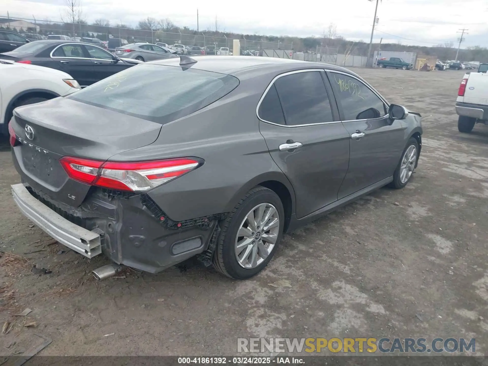 4 Photograph of a damaged car 4T1C11AK0LU400052 TOYOTA CAMRY 2020