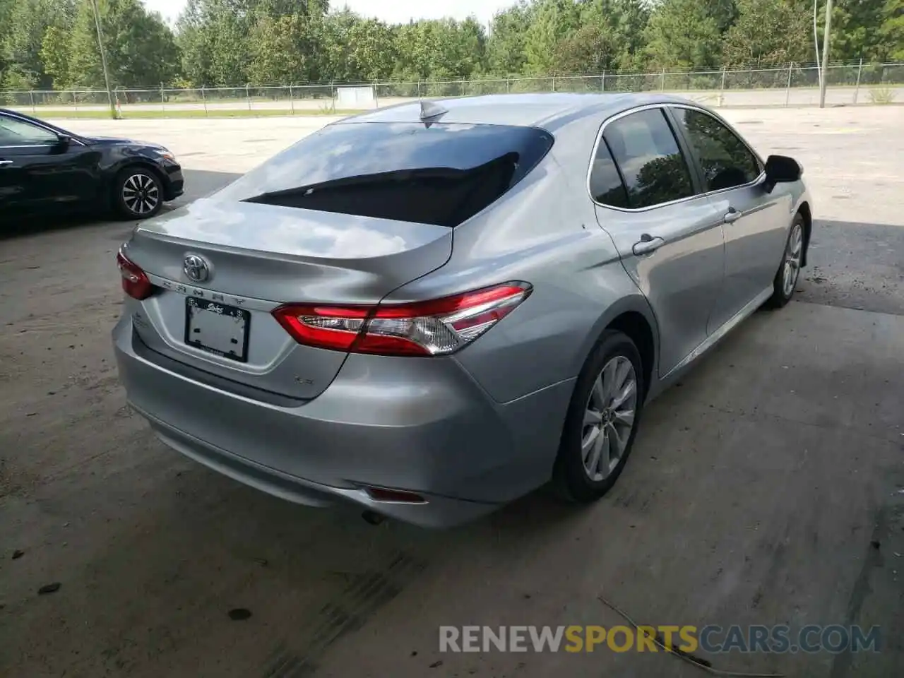 4 Photograph of a damaged car 4T1C11AK0LU870484 TOYOTA CAMRY 2020