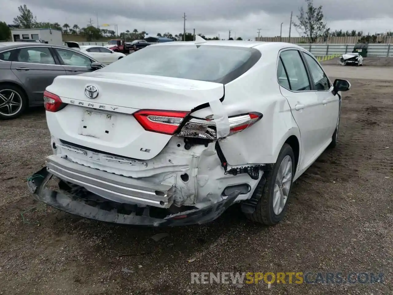 4 Photograph of a damaged car 4T1C11AK0LU879217 TOYOTA CAMRY 2020