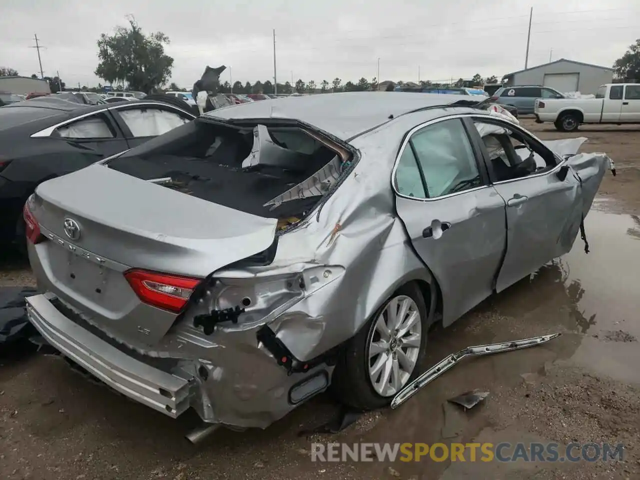 4 Photograph of a damaged car 4T1C11AK0LU899371 TOYOTA CAMRY 2020