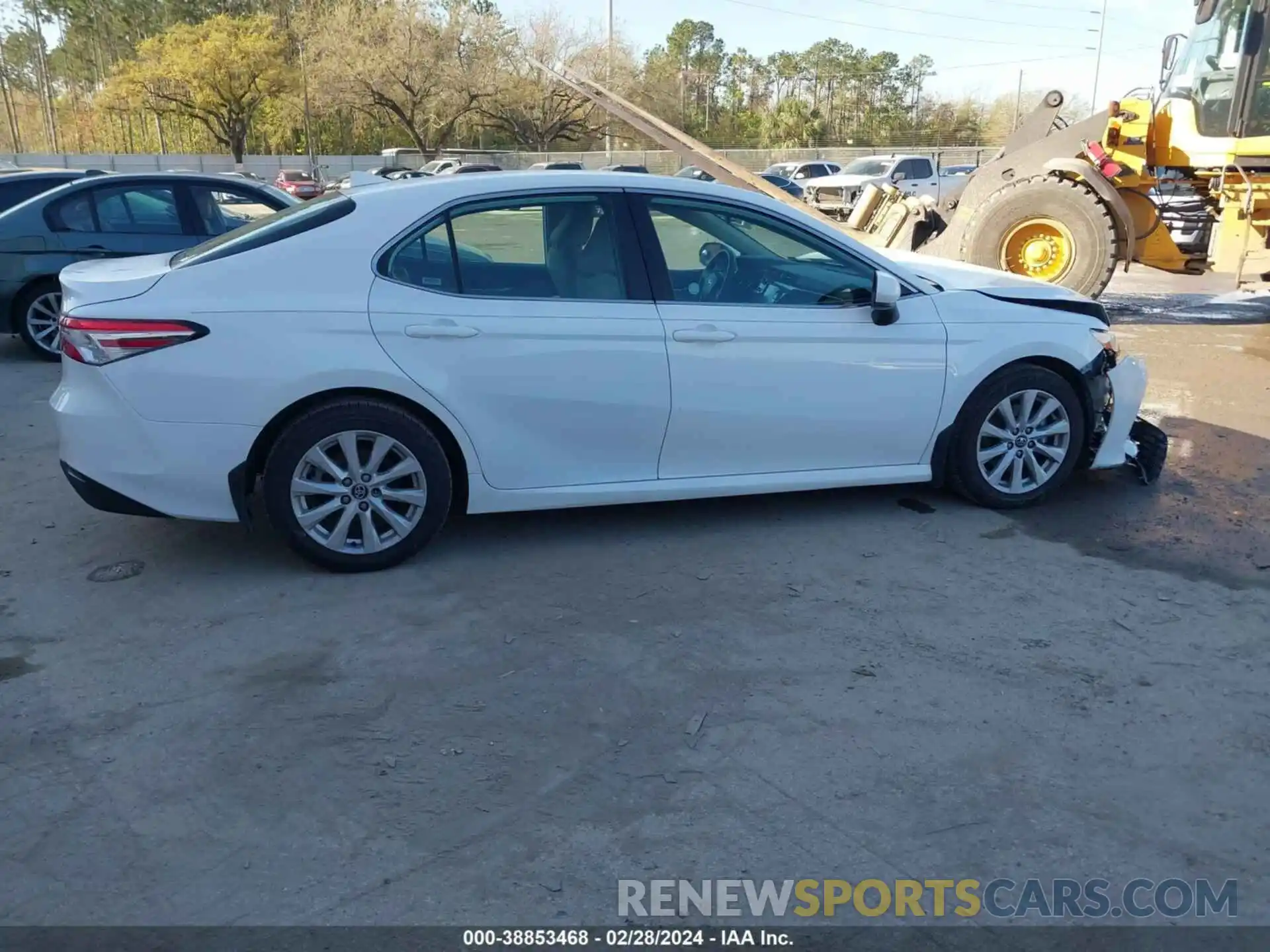 13 Photograph of a damaged car 4T1C11AK0LU908456 TOYOTA CAMRY 2020