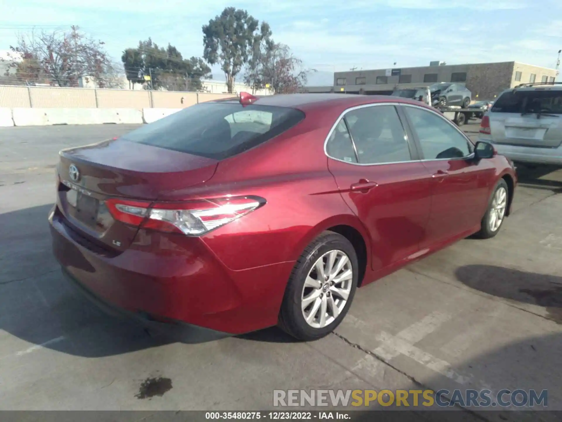 4 Photograph of a damaged car 4T1C11AK0LU915634 TOYOTA CAMRY 2020