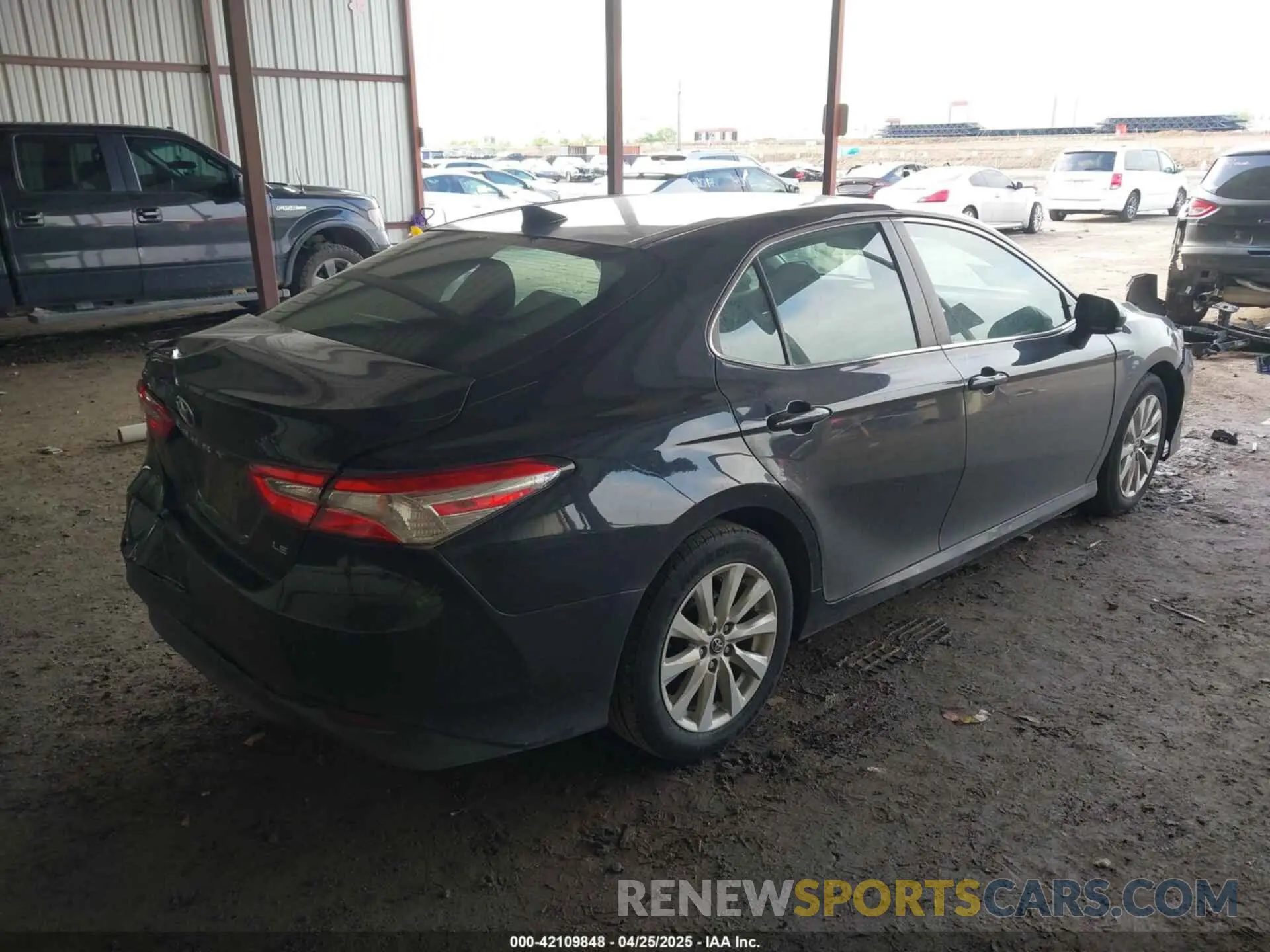 4 Photograph of a damaged car 4T1C11AK0LU916248 TOYOTA CAMRY 2020