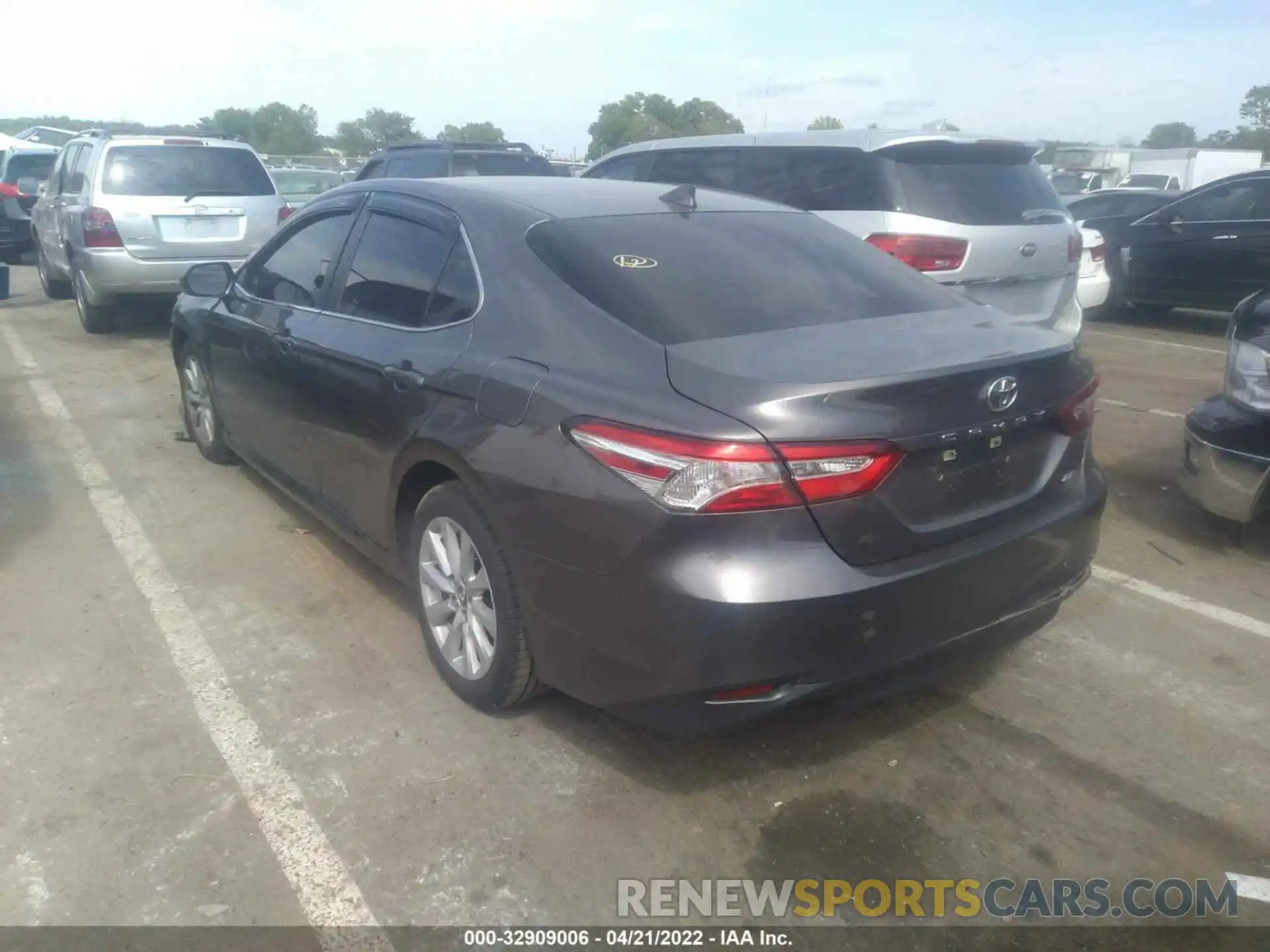 3 Photograph of a damaged car 4T1C11AK0LU921725 TOYOTA CAMRY 2020