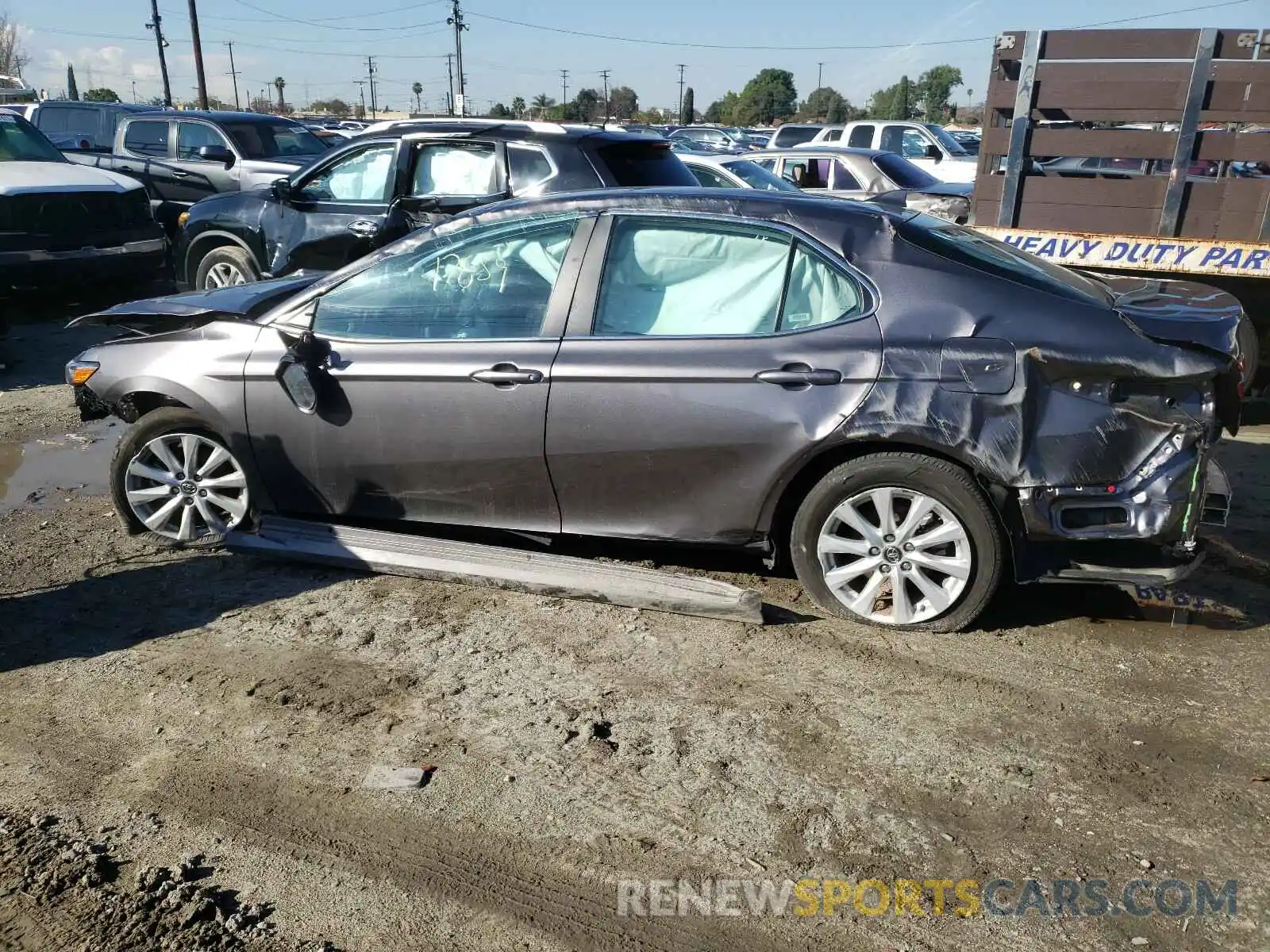 9 Photograph of a damaged car 4T1C11AK0LU927864 TOYOTA CAMRY 2020