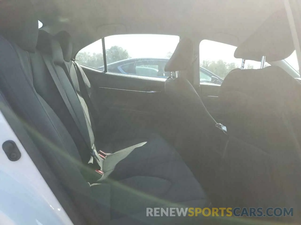 10 Photograph of a damaged car 4T1C11AK0LU983187 TOYOTA CAMRY 2020