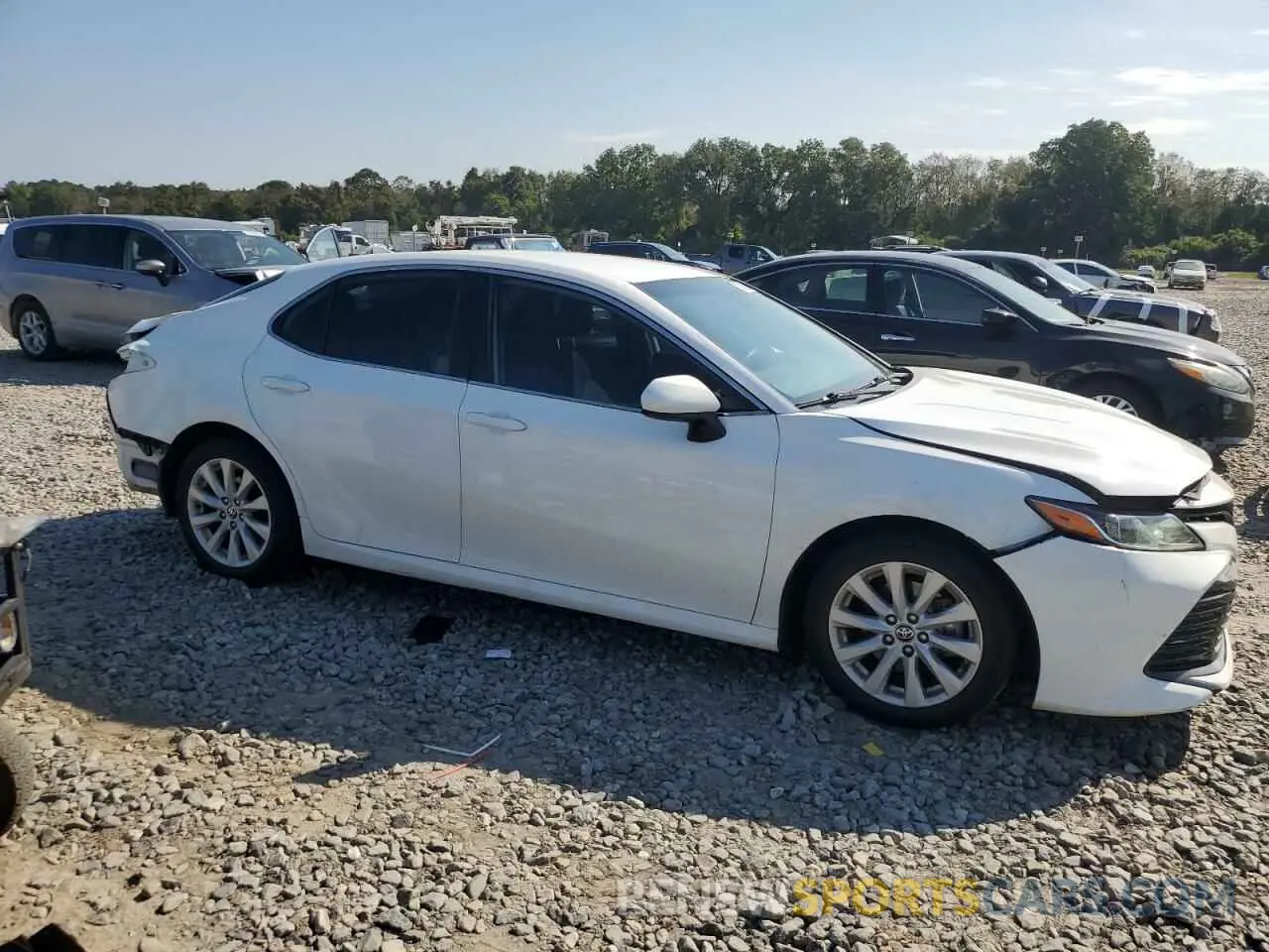4 Photograph of a damaged car 4T1C11AK0LU983187 TOYOTA CAMRY 2020