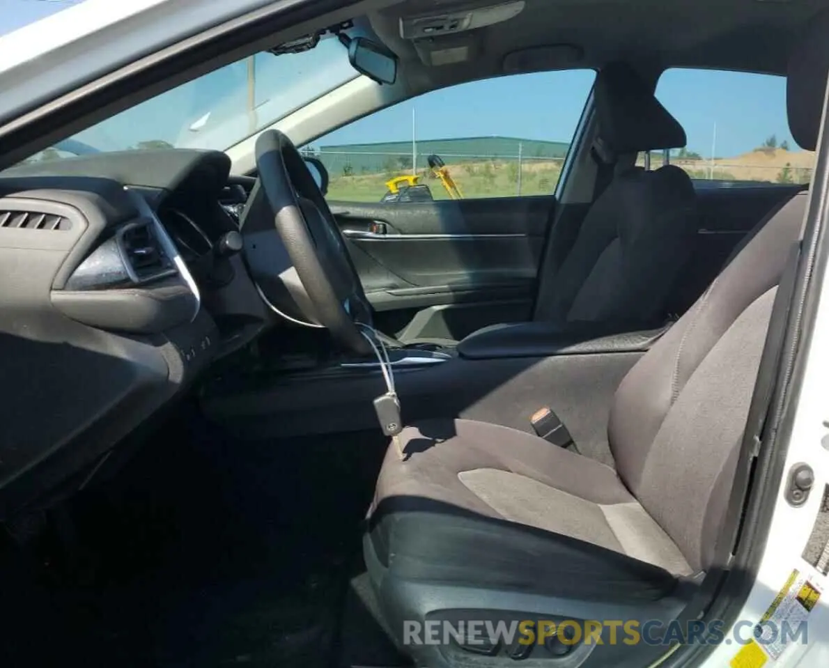 7 Photograph of a damaged car 4T1C11AK0LU983187 TOYOTA CAMRY 2020