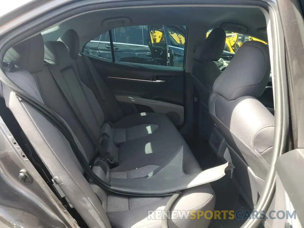10 Photograph of a damaged car 4T1C11AK0LU994982 TOYOTA CAMRY 2020