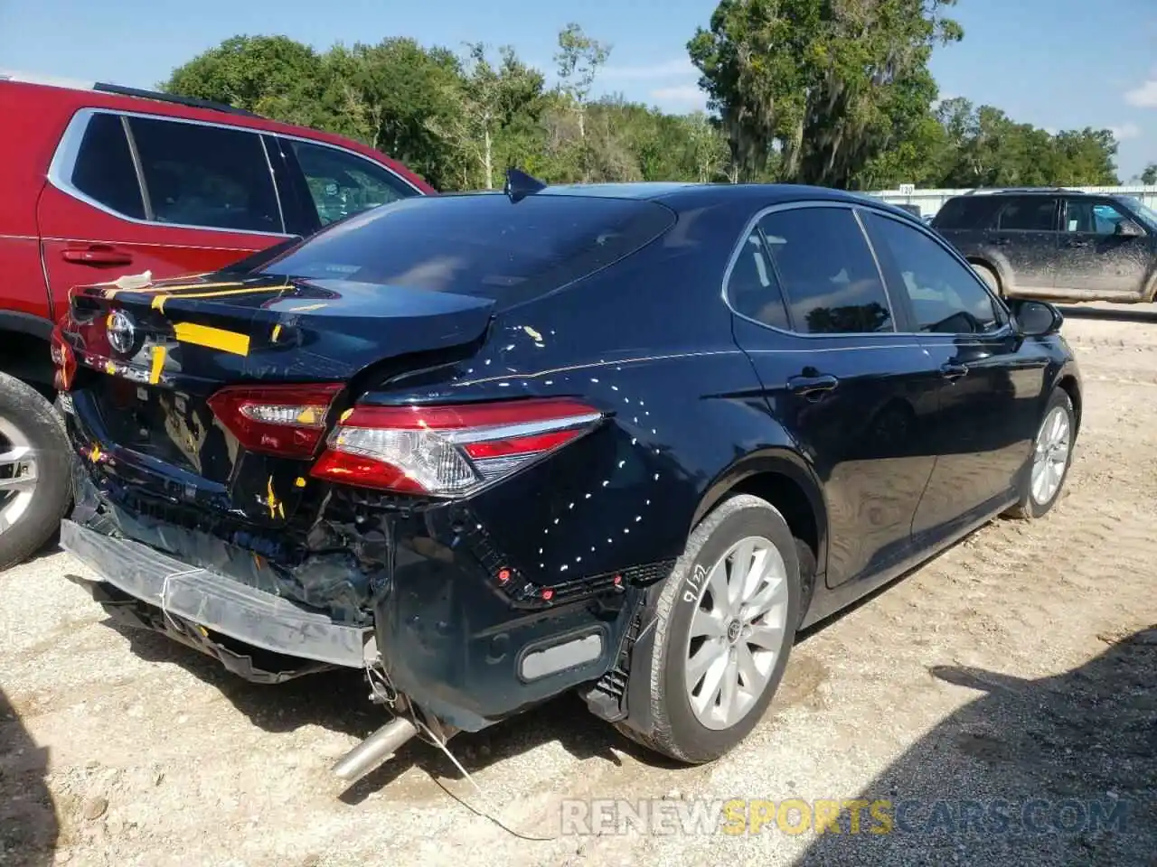 4 Photograph of a damaged car 4T1C11AK0LU996523 TOYOTA CAMRY 2020