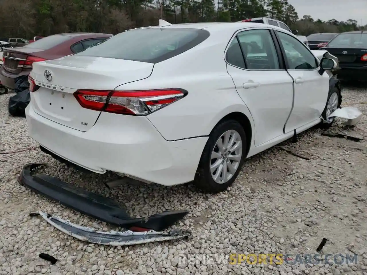 4 Photograph of a damaged car 4T1C11AK1LU306438 TOYOTA CAMRY 2020