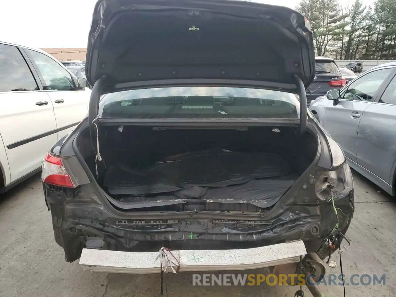 6 Photograph of a damaged car 4T1C11AK1LU308707 TOYOTA CAMRY 2020