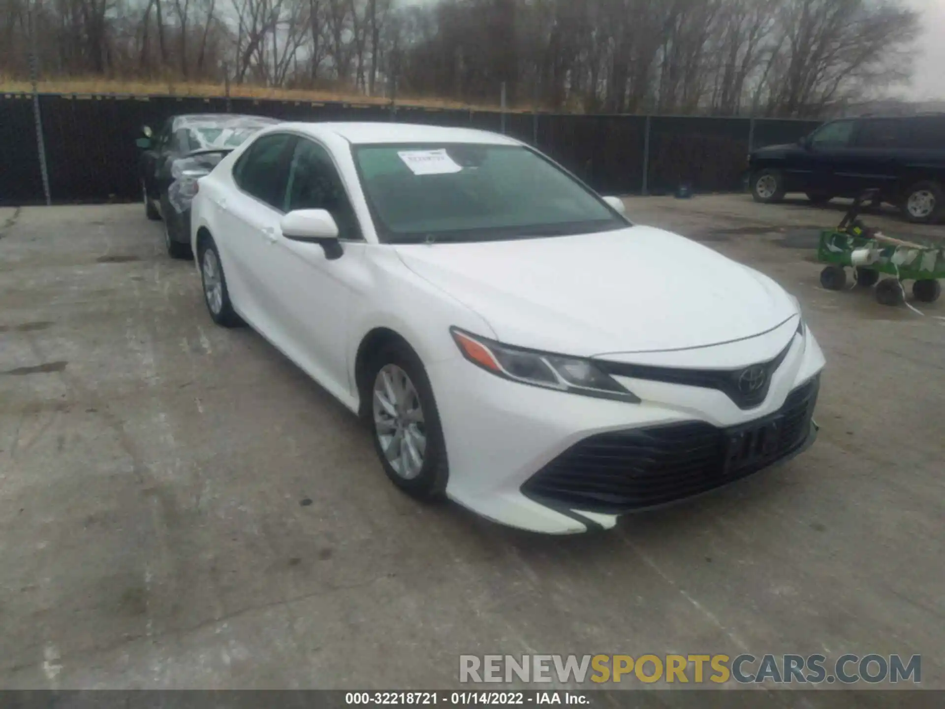 1 Photograph of a damaged car 4T1C11AK1LU334367 TOYOTA CAMRY 2020