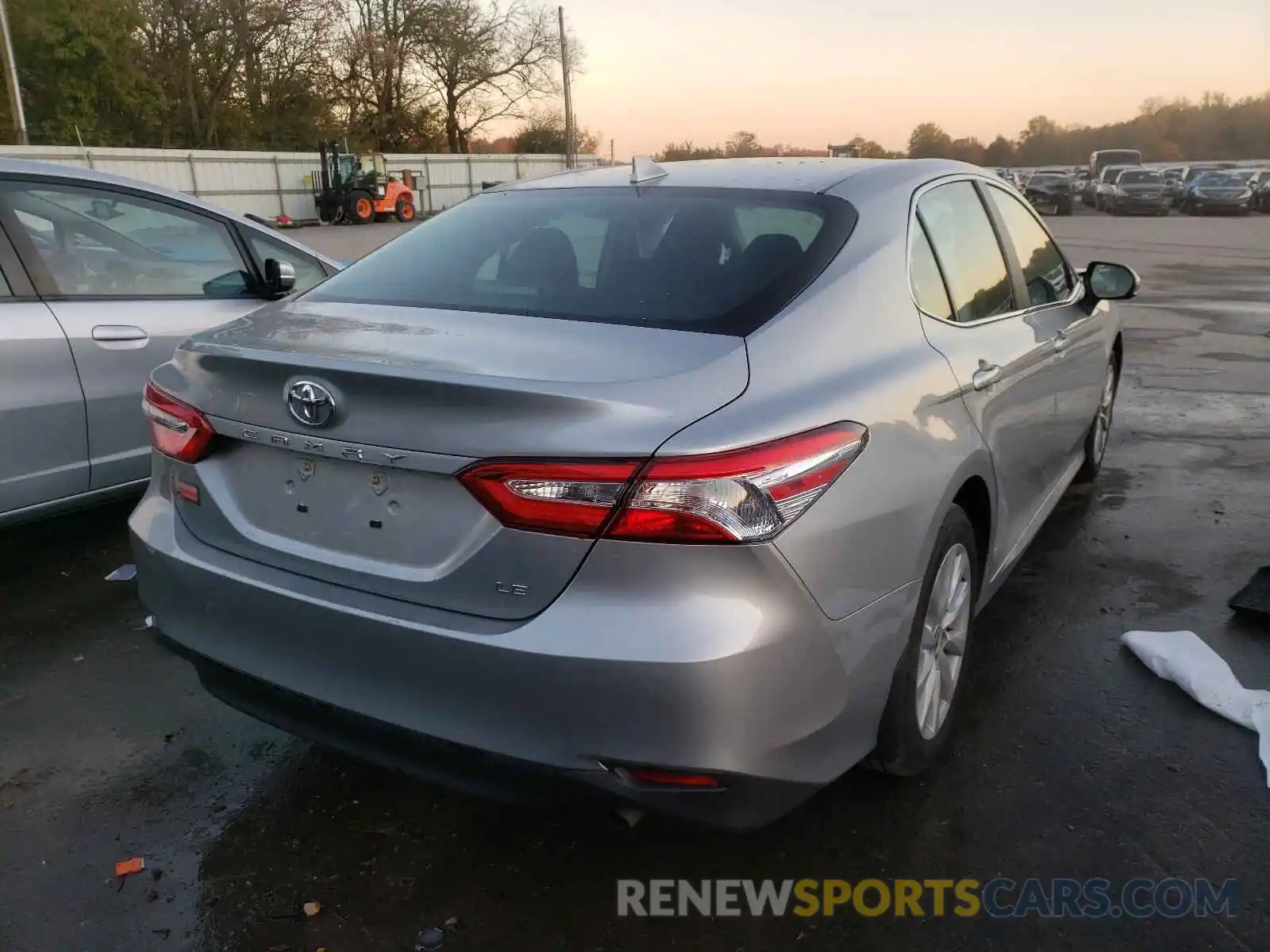 4 Photograph of a damaged car 4T1C11AK1LU370107 TOYOTA CAMRY 2020