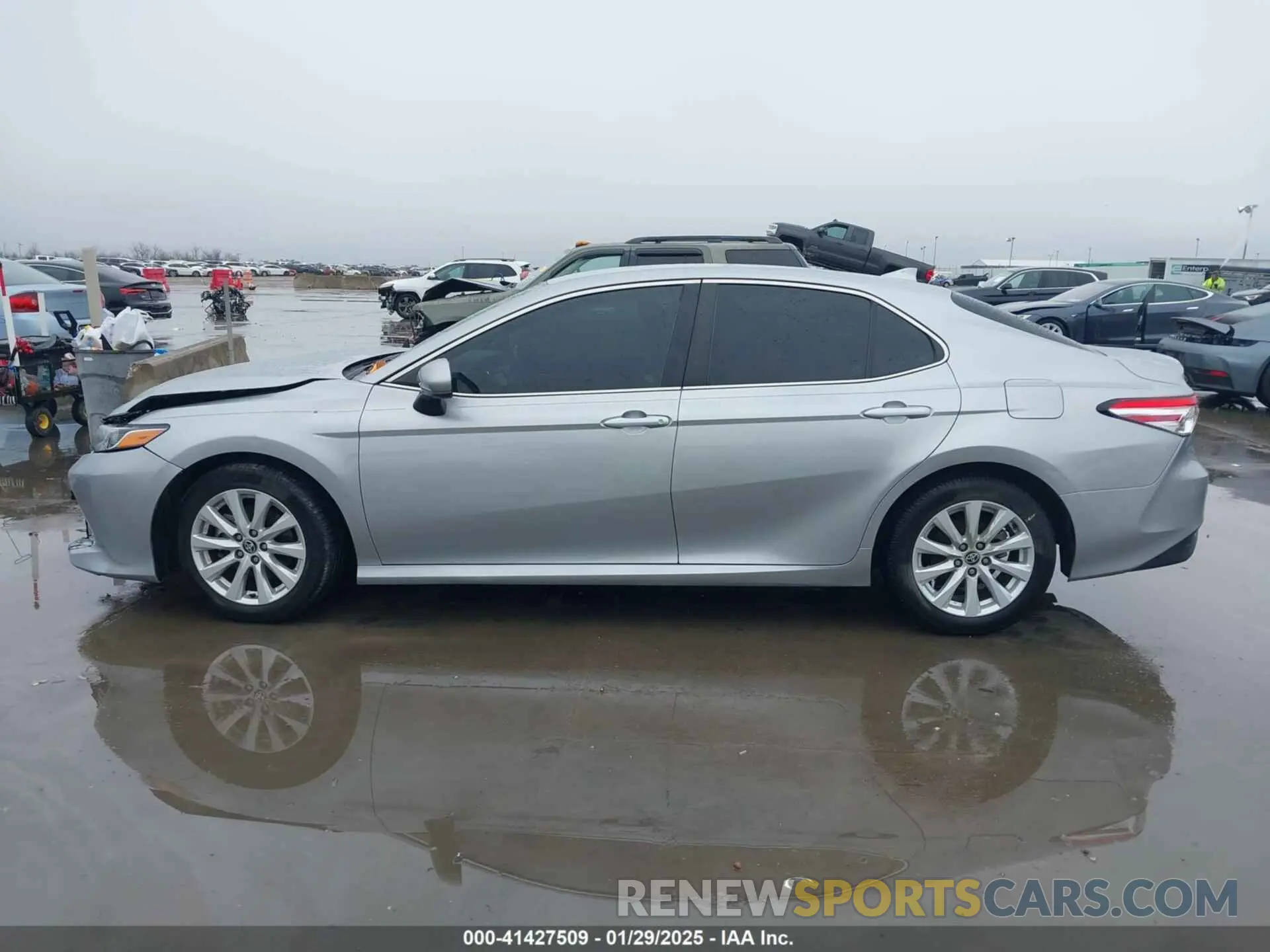 15 Photograph of a damaged car 4T1C11AK1LU382855 TOYOTA CAMRY 2020