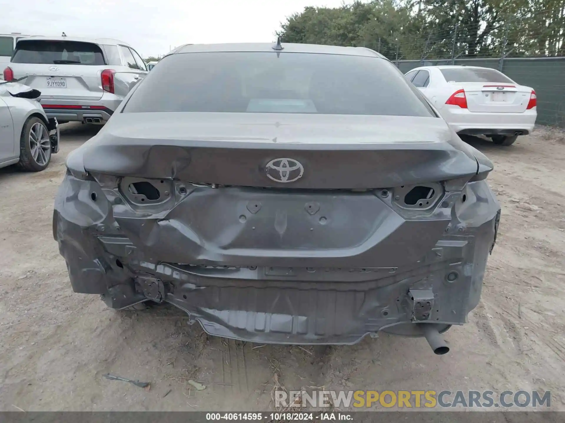 17 Photograph of a damaged car 4T1C11AK1LU504453 TOYOTA CAMRY 2020