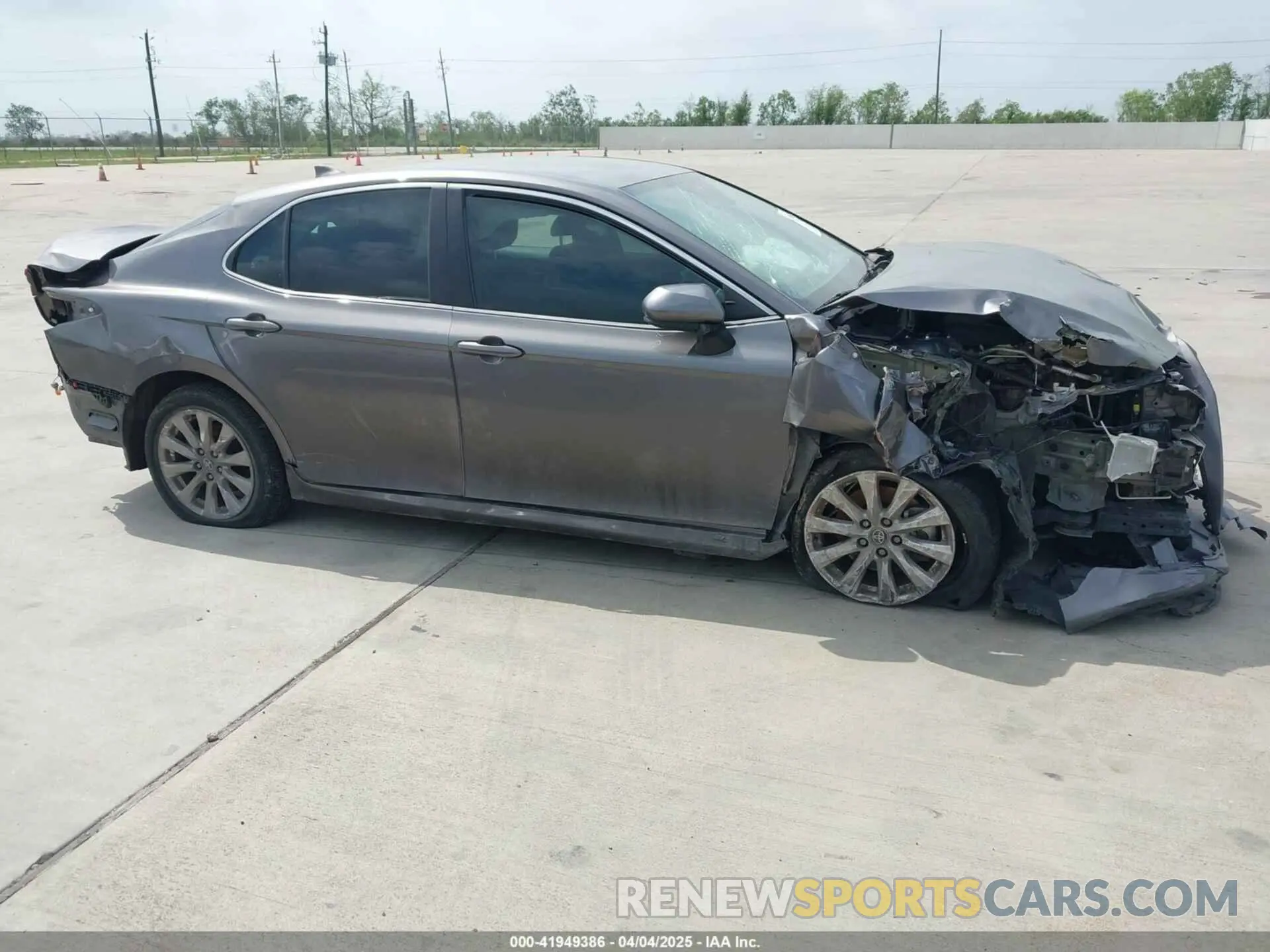 12 Photograph of a damaged car 4T1C11AK1LU505201 TOYOTA CAMRY 2020