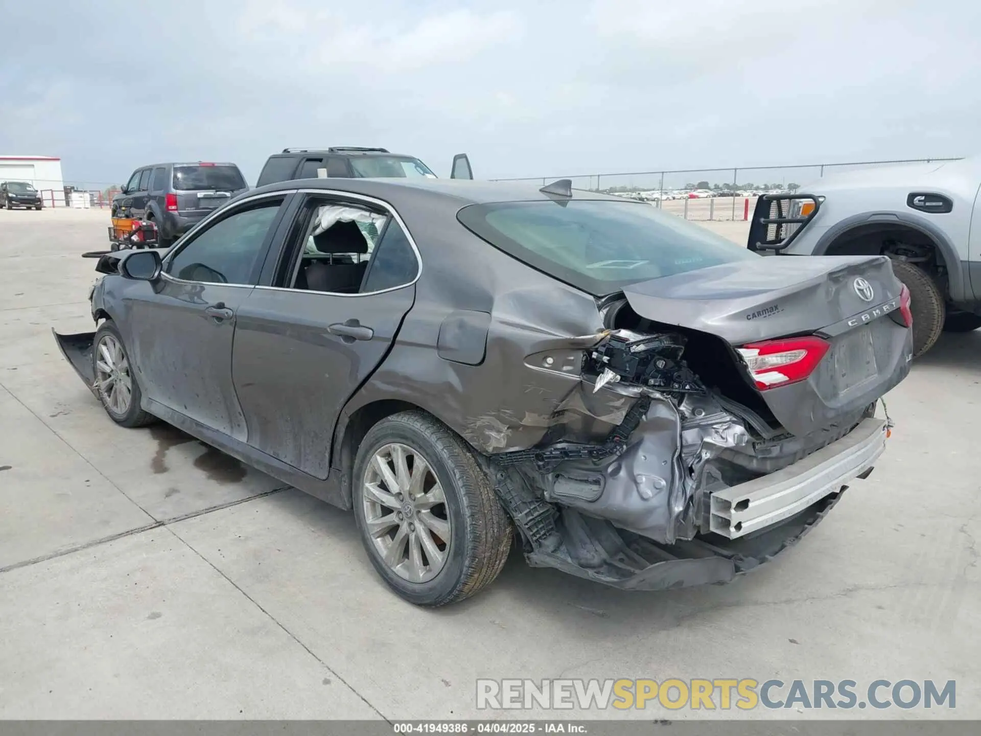 3 Photograph of a damaged car 4T1C11AK1LU505201 TOYOTA CAMRY 2020