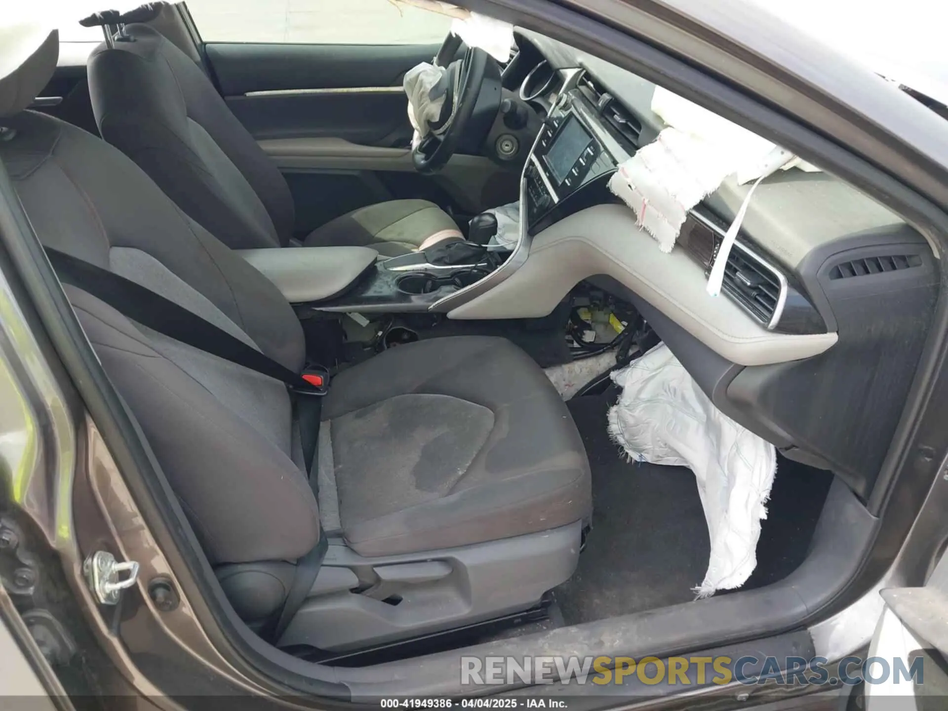 5 Photograph of a damaged car 4T1C11AK1LU505201 TOYOTA CAMRY 2020