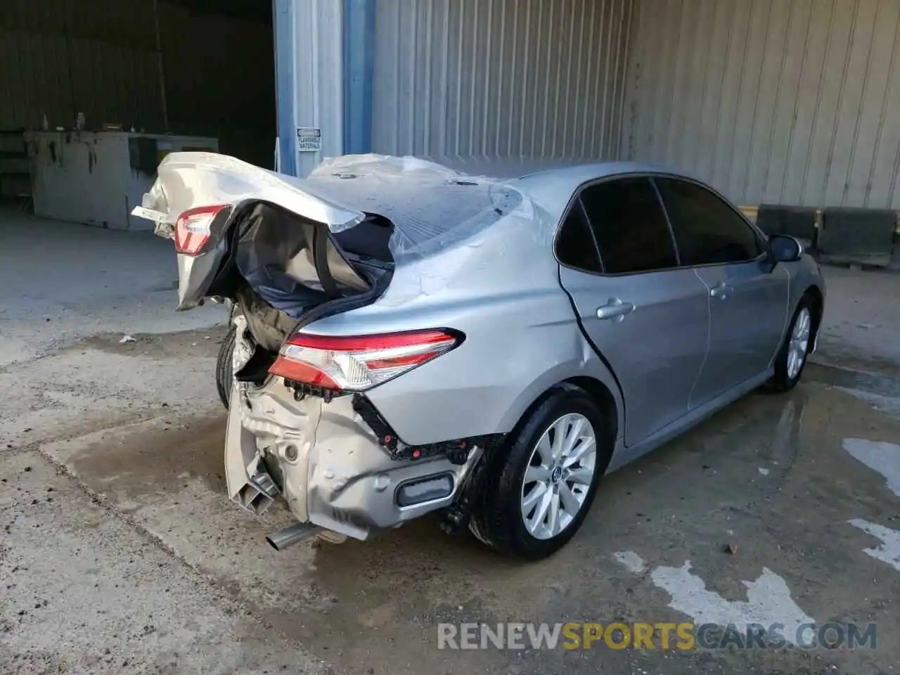 4 Photograph of a damaged car 4T1C11AK1LU860627 TOYOTA CAMRY 2020