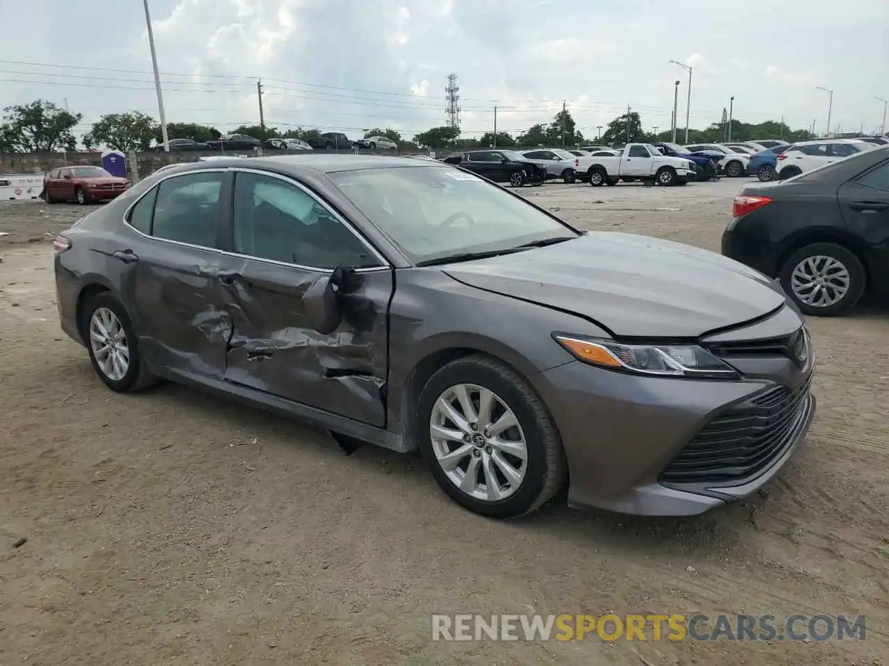 4 Photograph of a damaged car 4T1C11AK1LU869795 TOYOTA CAMRY 2020