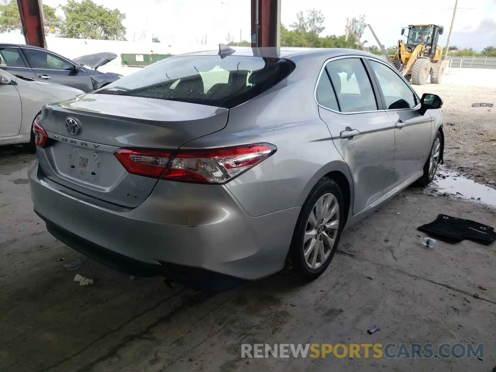 4 Photograph of a damaged car 4T1C11AK1LU875502 TOYOTA CAMRY 2020