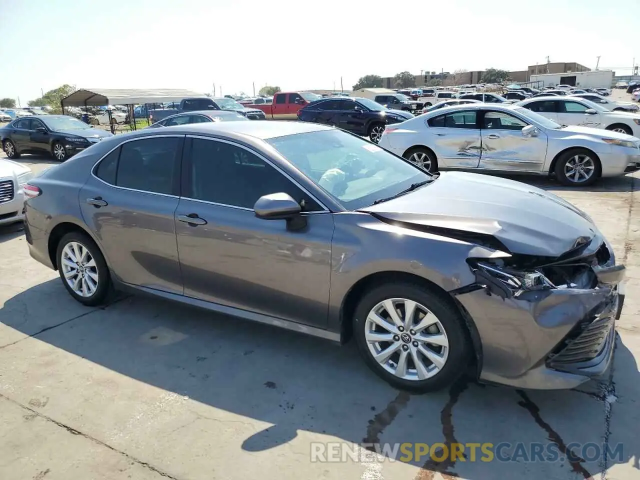 4 Photograph of a damaged car 4T1C11AK1LU884328 TOYOTA CAMRY 2020