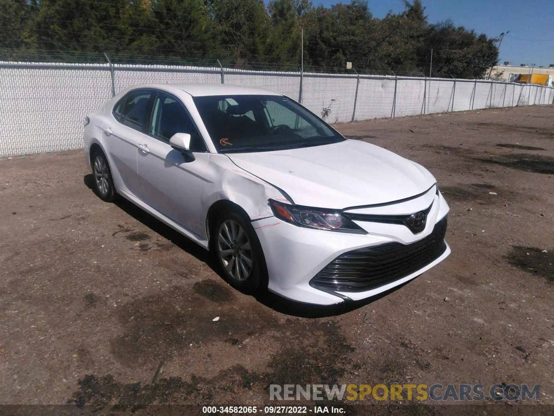 1 Photograph of a damaged car 4T1C11AK1LU886144 TOYOTA CAMRY 2020